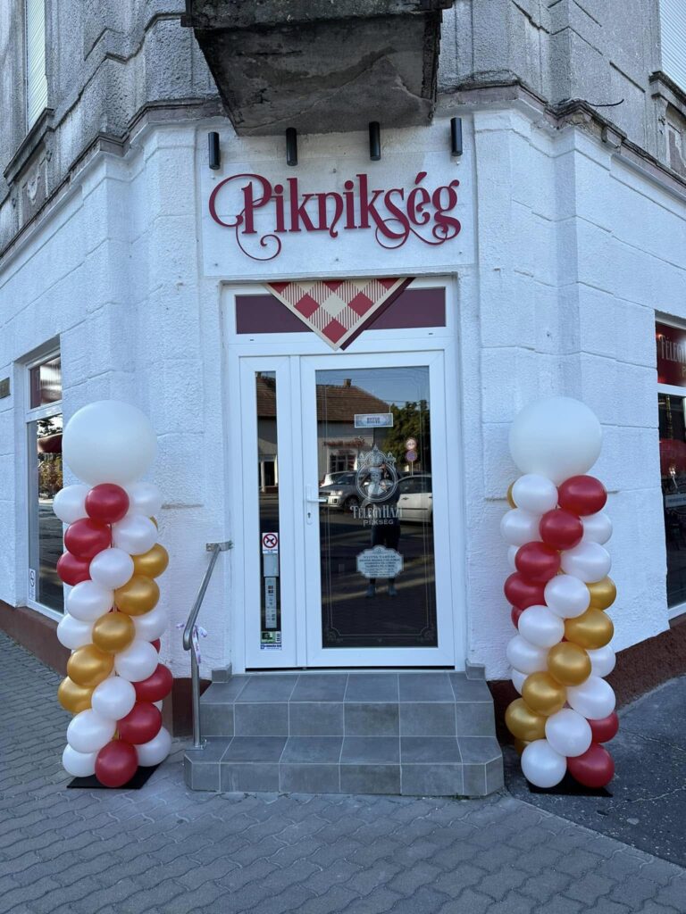 egyéni igényre lufikapuk, lufioszlopok bolt nyitásra, marketingre, rendezvényekre, összejövetelekre. Party Shop - parti kellékek, lufik, egyedi ajándéktárgyak