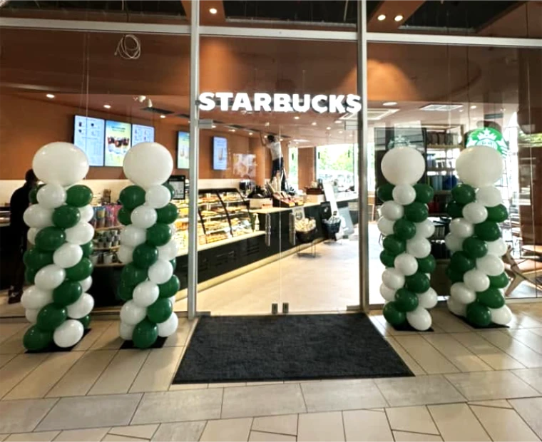 starbucks-dekoracio-lufioszlop-bolti-dekoracio-party-shop